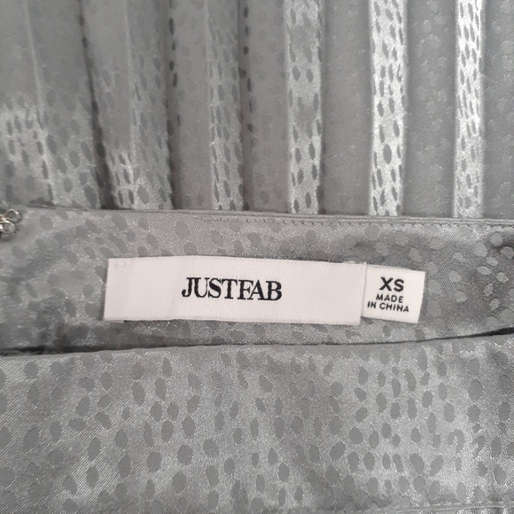 JUSTFAB Women's Pleated Draped Skirt Metallic Silver - Picture 5 of 8